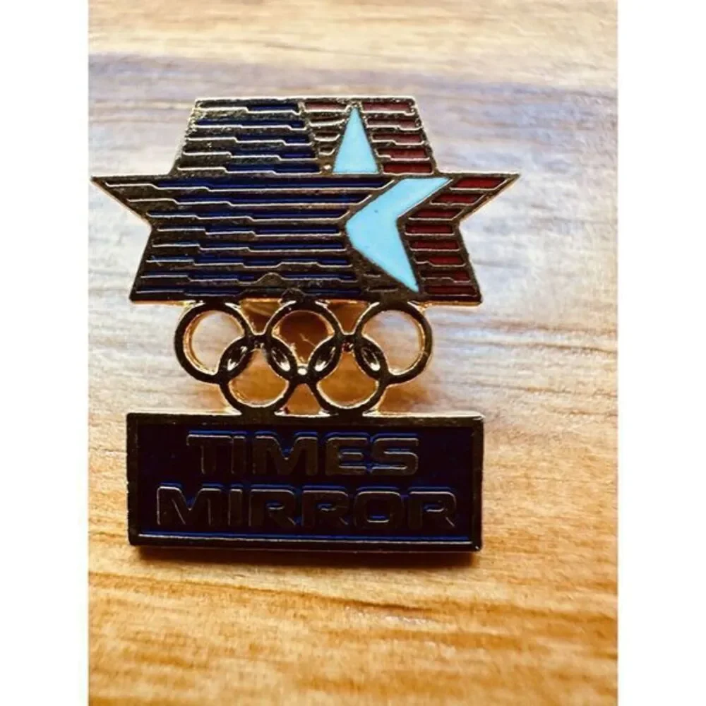 Vintage Times Mirror Team USA Olympics 1984 Lapel Pin Red White‎ & Blue 3/4